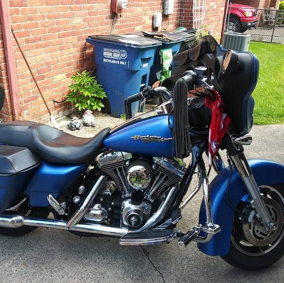 Profile Picture of Robert Baxter (@robertbaxter) on Poshmark