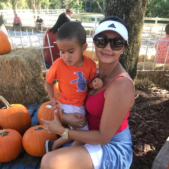 Profile Picture of Luz omaira Ocampo (@oma0424) on Poshmark