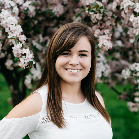 Profile Picture of Anna Leimgruber (@annaleimgruber) on Poshmark