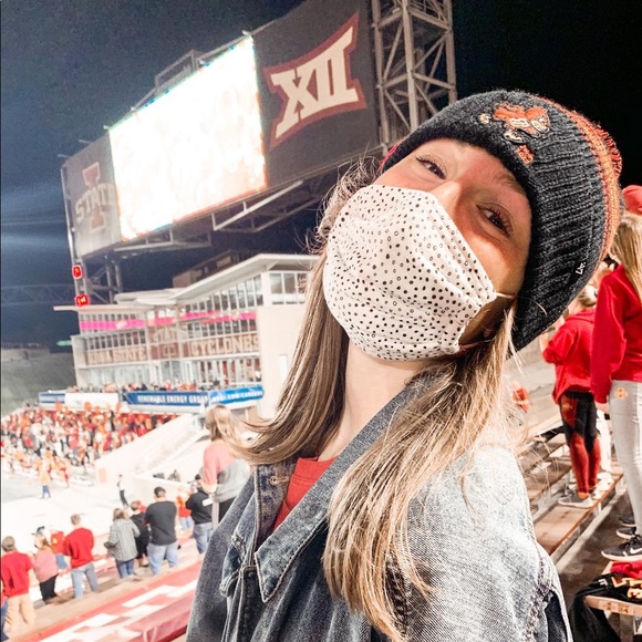 Profile Picture of Hailey Mcgee (@homes_clothes) on Poshmark