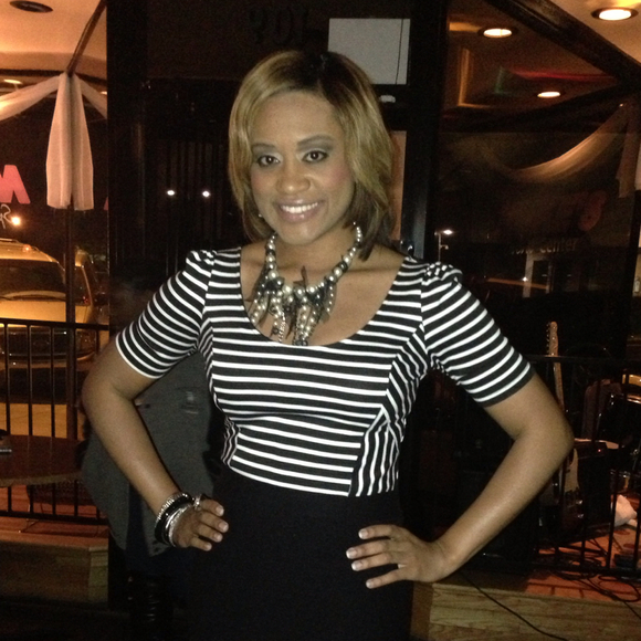 Profile Picture of Essience Bowden (@enb292) on Poshmark