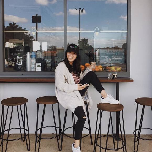Profile Picture of Joelle Chan (@joelle_lauren) on Poshmark