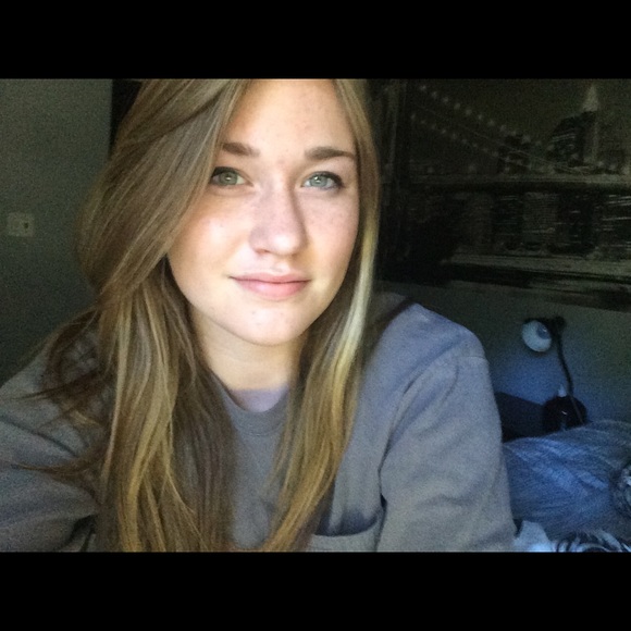 Profile Picture of Katie Rozell (@katierozell) on Poshmark