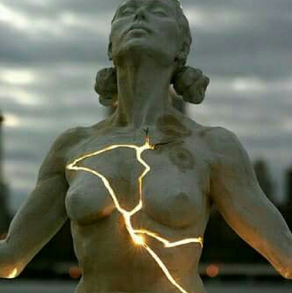 Profile Picture of Col Weale (@collydolly) on Poshmark