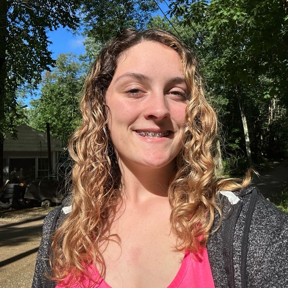 Profile Picture of Sarah Blaney (@sarahbla02) on Poshmark