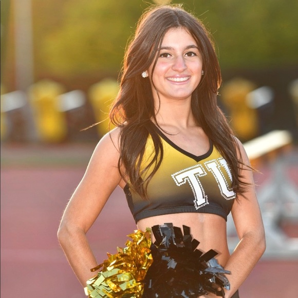 Profile Picture of Christina Nicolo (@c_nicolo) on Poshmark