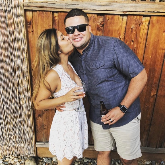 Profile Picture of Ari Mocny (@amocny) on Poshmark