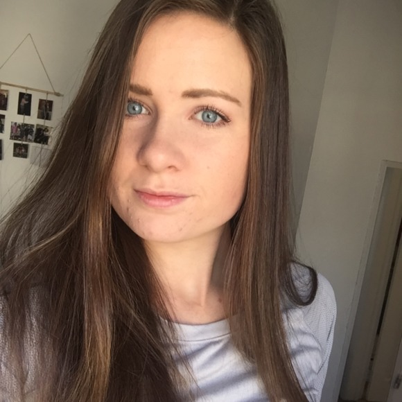 Profile Picture of Melanie Wilkinson (@melll99) on Poshmark