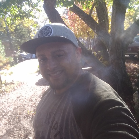 Profile Picture of Jonathan Harmsen (@jdharmsen) on Poshmark