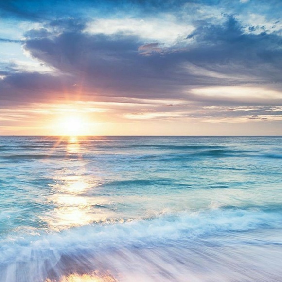 Profile Picture of Carla Regan (@love_n_love) on Poshmark