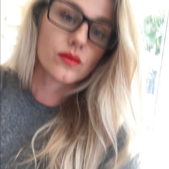 Profile Picture of Kaskasey Zantos (@kclleu) on Poshmark