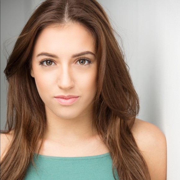 Profile Picture of Samantha Glennerster (@sammglenn) on Poshmark