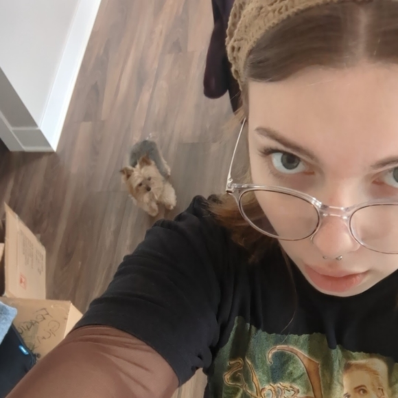 Profile Picture of Tessa Overbeek (@ttessagracee) on Poshmark