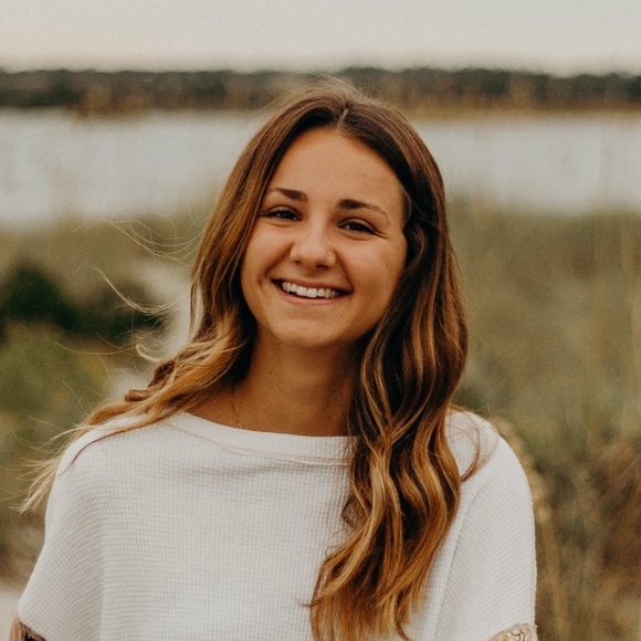 Profile Picture of Jaci Grachen (@jacigrachen) on Poshmark