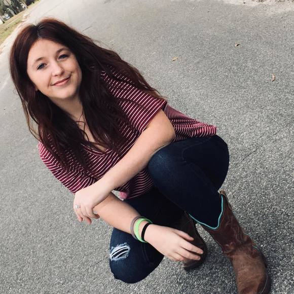 Profile Picture of Anslei Obright (@ansleiobright) on Poshmark