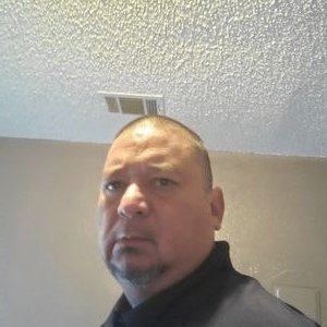 Profile Picture of Richard Robledo (@Richard90676868) on Twitter