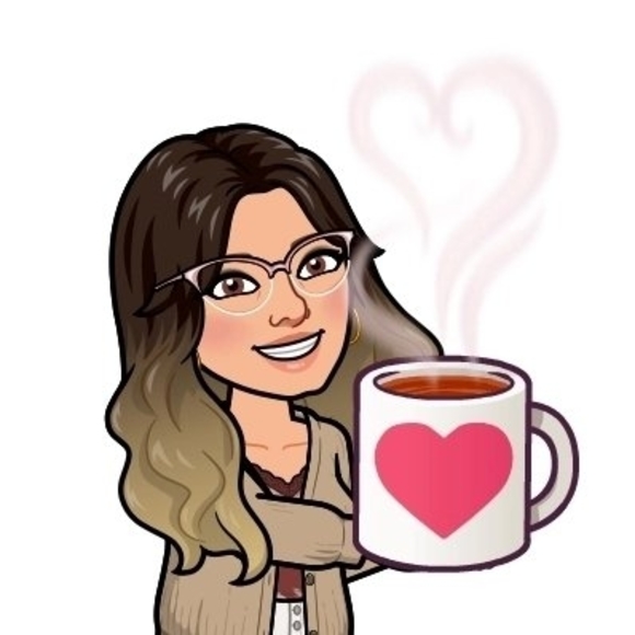 Profile Picture of Evaney Reinhardt (@bella_and_kitty) on Poshmark