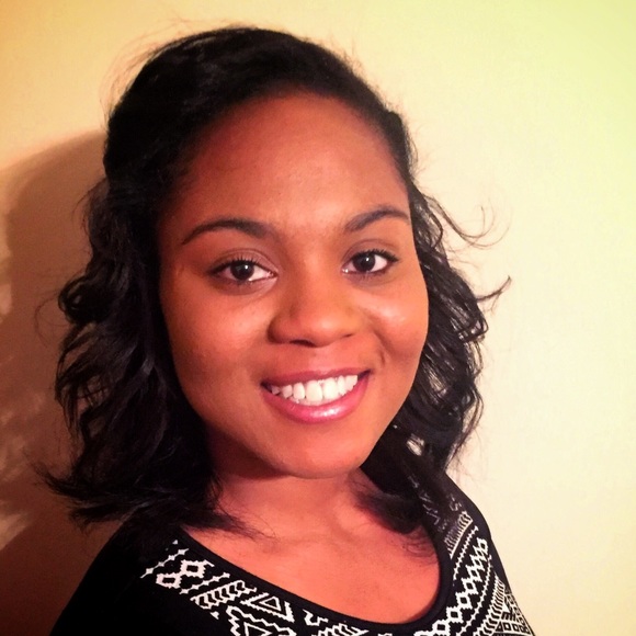 Profile Picture of Shaniece Dewalt (@sdewalt36) on Poshmark