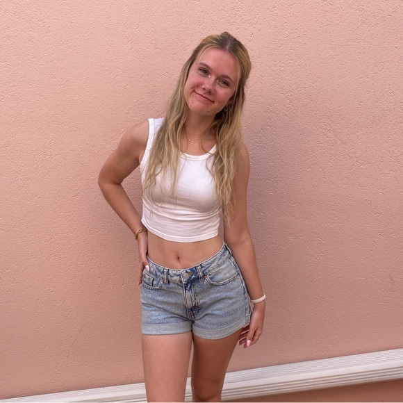 Profile Picture of Julia Stemple (@juliastemple) on Poshmark