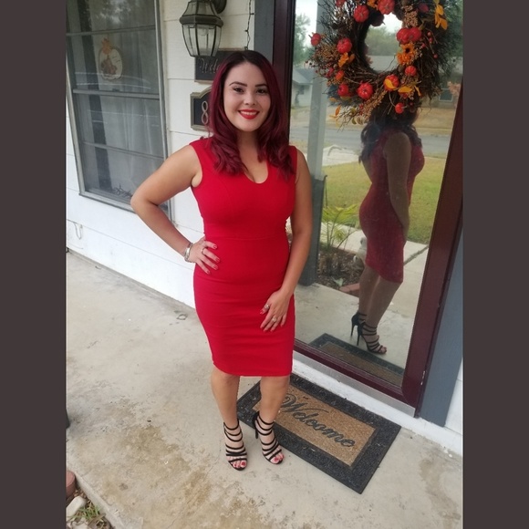 Profile Picture of Lea Martinez (@lmartinez697) on Poshmark