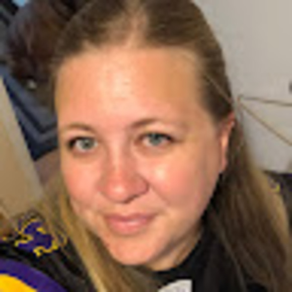 Profile Picture of Lauren Colaizzi (@lajones25) on Poshmark