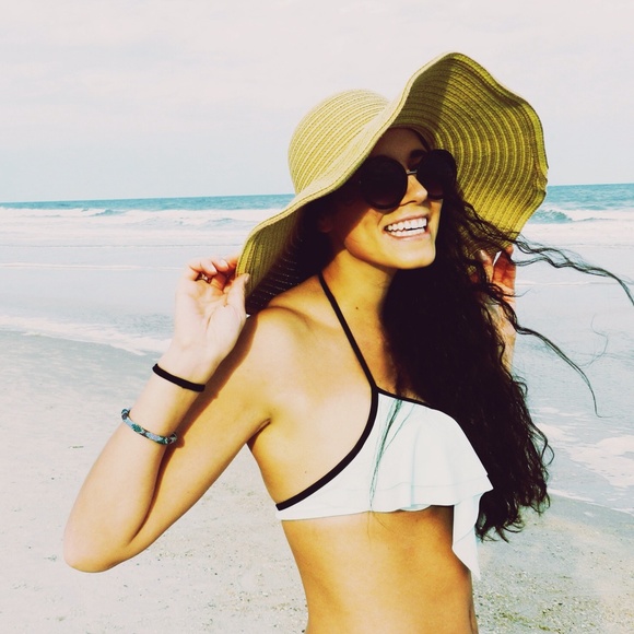 Profile Picture of Elizabeth Stacks (@eastacks) on Poshmark