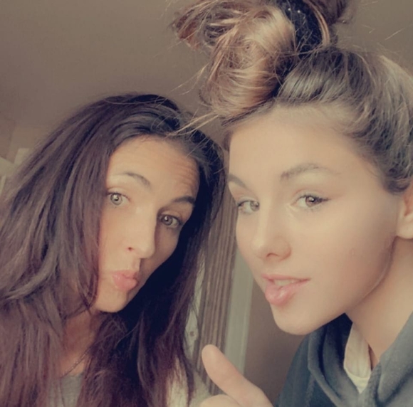 Profile Picture of Amanda Simplot (@frogvball) on Poshmark