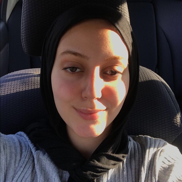 Profile Picture of Anissa Cherifi (@anissacherifi) on Poshmark