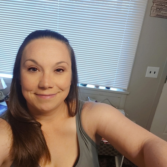 Profile Picture of Kelly Kelly (@kellyogston87) on Poshmark