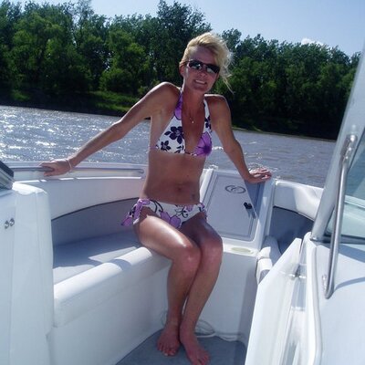 Profile Picture of Lori DeVore (@LoriAnnDevore) on Twitter