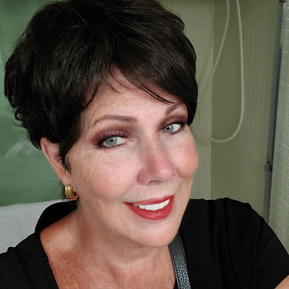 Profile Picture of Rosemary Dupont (@rodupont) on Poshmark