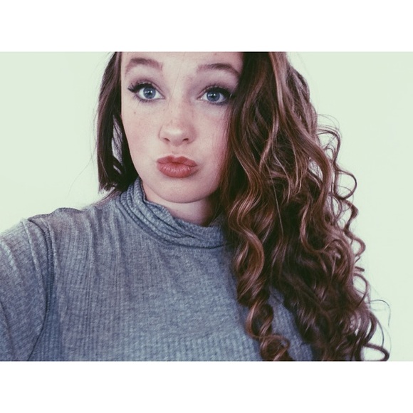 Profile Picture of Helen Ahern (@helenahern13) on Poshmark