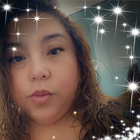 Profile Picture of Yolanda Celis (@iyolandacelis) on Poshmark