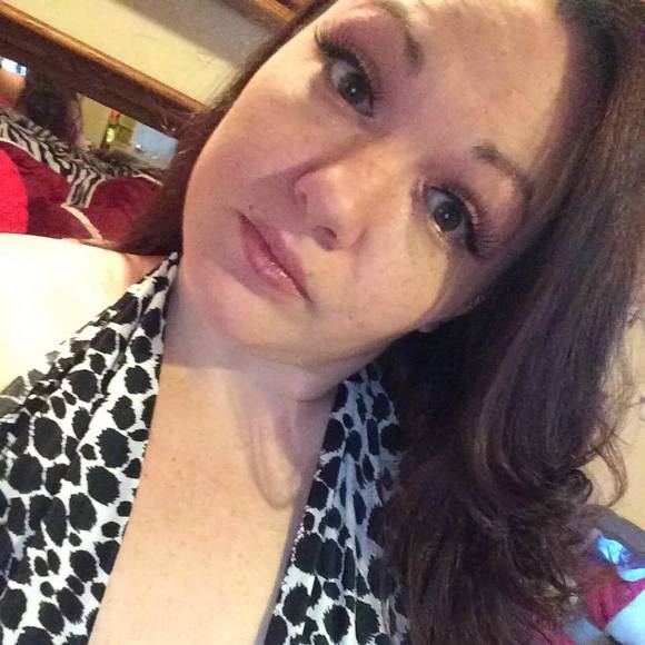 Profile Picture of Shawna Lopez (@iamlopez28) on Poshmark