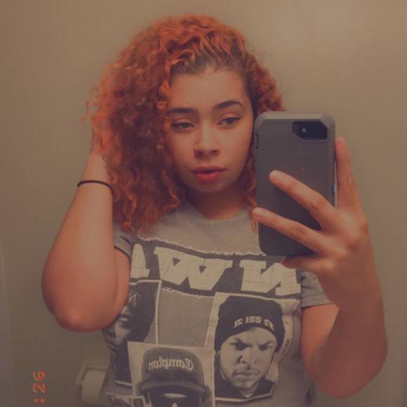Profile Picture of Alexis Doggett (@adoggett1999) on Poshmark