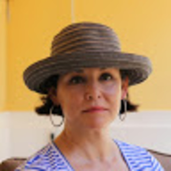 Profile Picture of Lorraine Romero (@lo386) on Poshmark