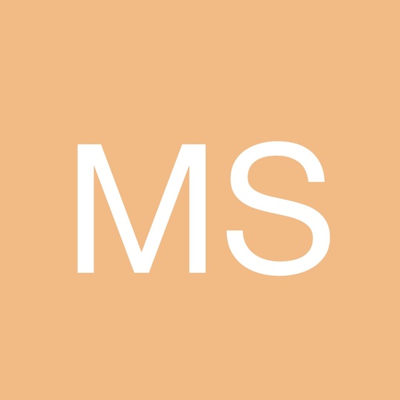 Profile Picture of Marcella Schneider (@schneidem001) on Poshmark