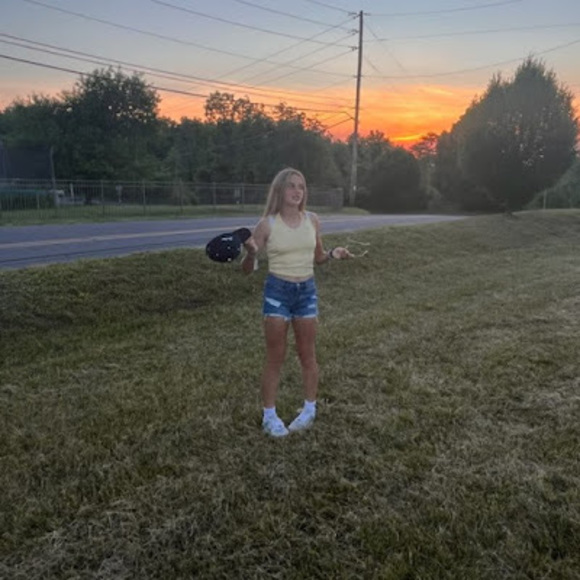 Profile Picture of Kate Batkowski (@katebatkowski) on Poshmark