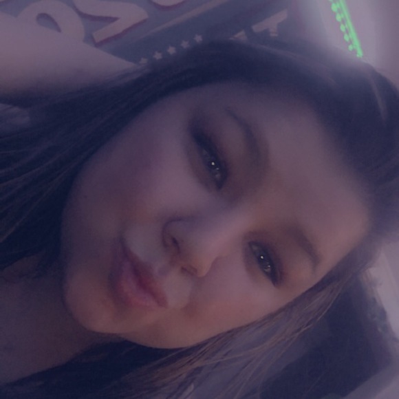 Profile Picture of Larissa Clifford (@larissacliff728) on Poshmark