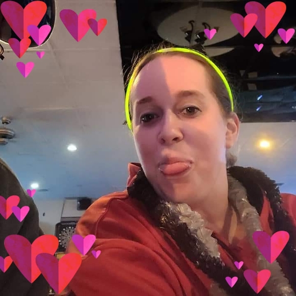 Profile Picture of Tiffany Baumgartner (@tiffba84) on Poshmark
