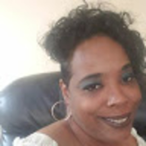 Profile Picture of Bianca Nealy (@essencesofbb) on Poshmark