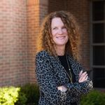Profile Picture of Lisa Bradford (@broker_that_cares) on Instagram