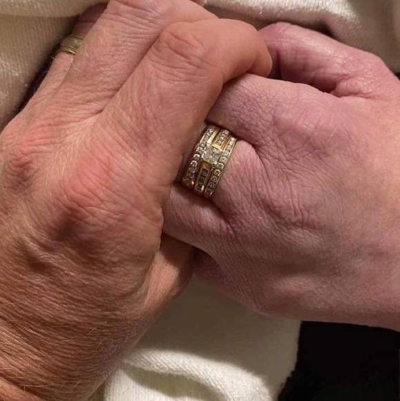 Profile Picture of Dave Best (@davebest28115) on Poshmark