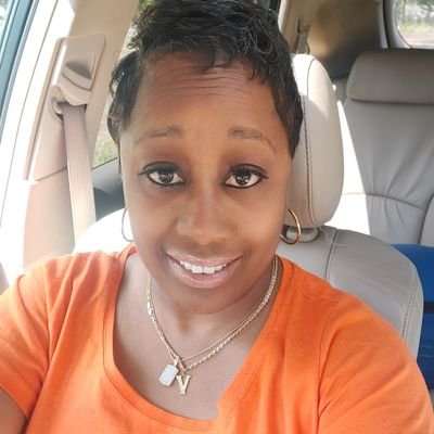 Profile Picture of Vita Manning (@VitaManning19) on Twitter