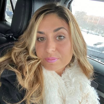 Profile Picture of Danielle Arena (@deearena339) on Twitter