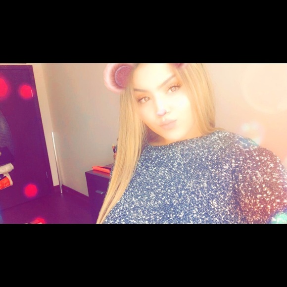 Profile Picture of Daniela Shalomov (@danielax10) on Poshmark