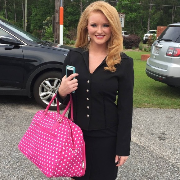Profile Picture of Kayla Blevins (@kdbindustry) on Poshmark