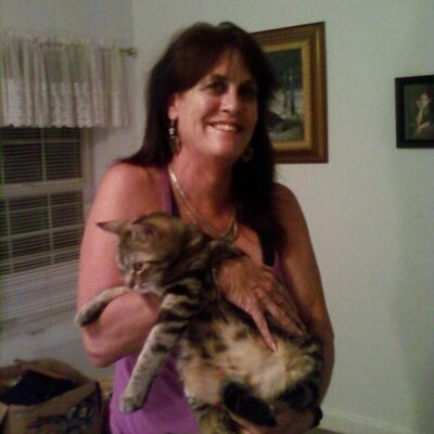 Profile Picture of Laura Burkett (@laura1955) on Twitter