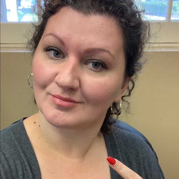 Profile Picture of Almira Celik (@sharingbeauty) on Poshmark