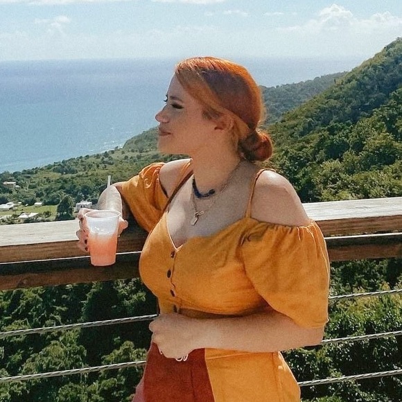 Profile Picture of Shirley Cameron (@shircameron) on Poshmark